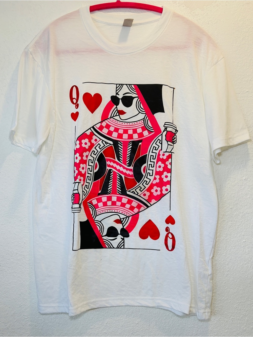 White Graphic Queen of Hearts Tee - 100% cotton womens medium